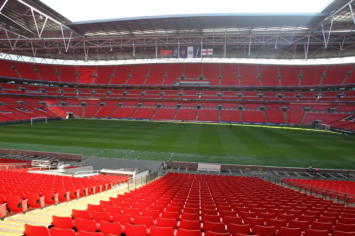 נוף מיציע צפון שורה 143