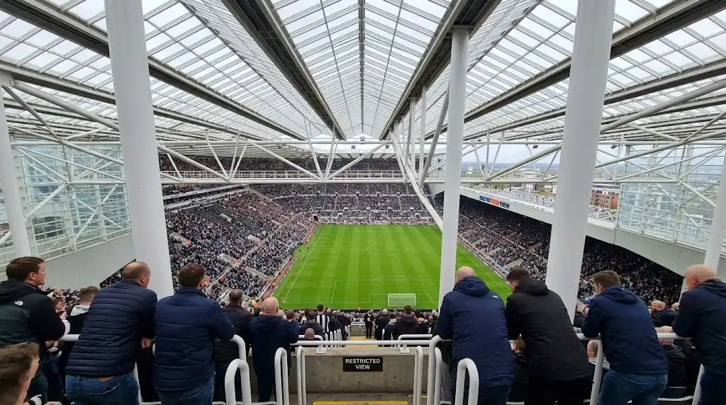 המקום הגרוע ביותר לשבת בו בSt. James’ Park background image